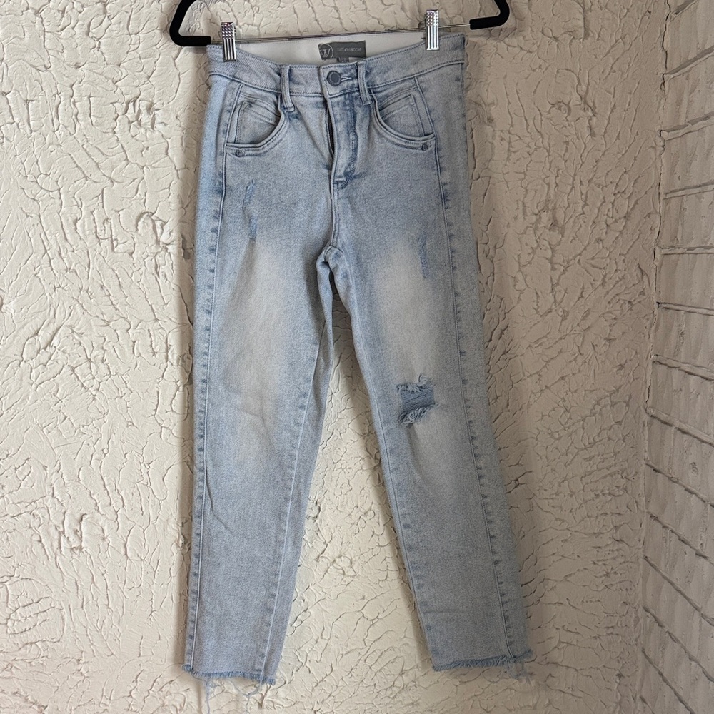 Wit & Wisdom Light Wash Distressed Ankle Jeans